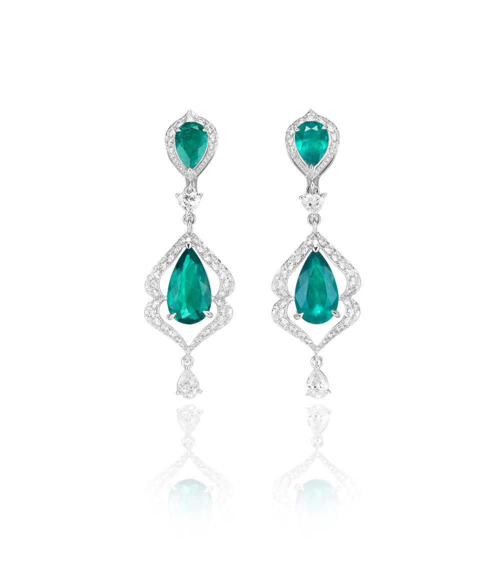 Chopard emerald earring