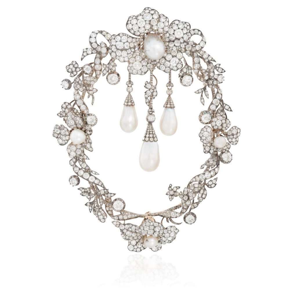 Diamond pearl necklace