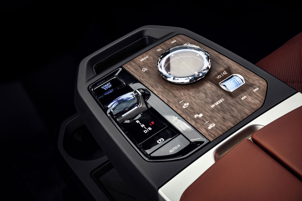BMW iX 2022 first look console